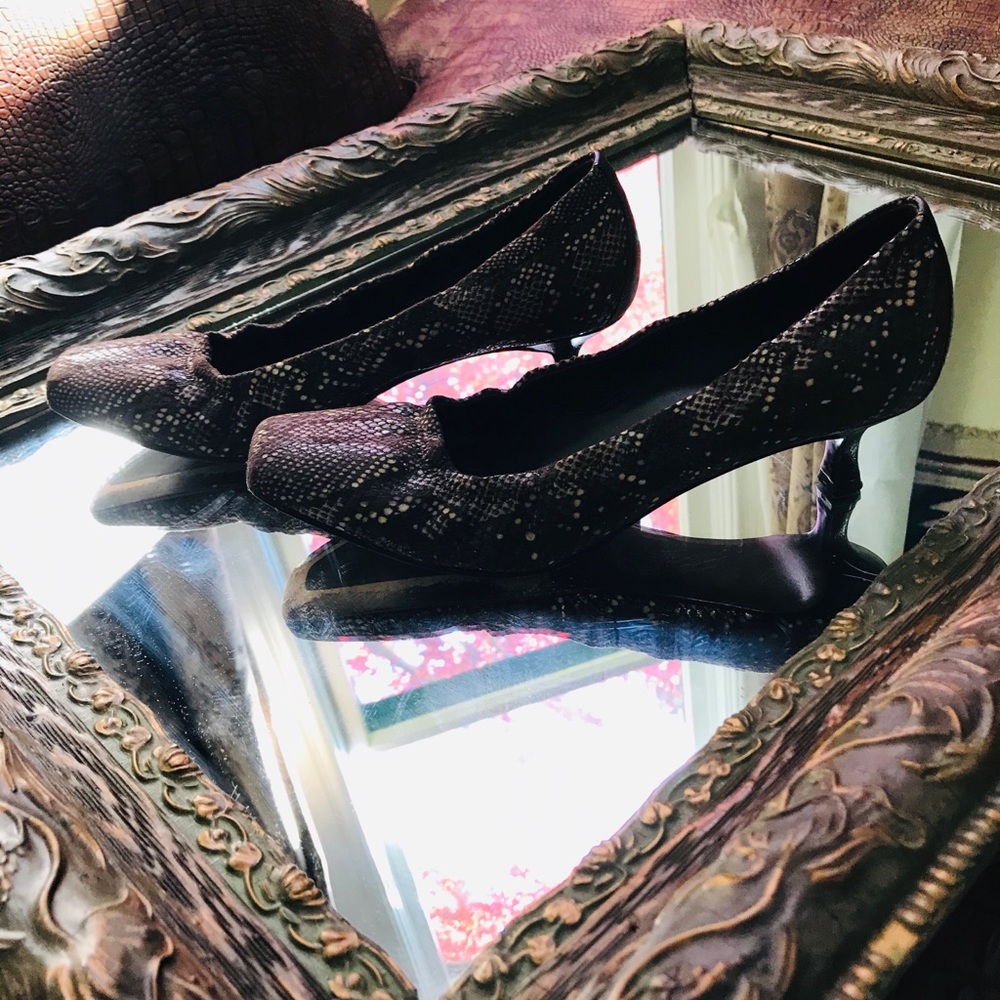 Donald Pliner Snake/Crocodile Pumps